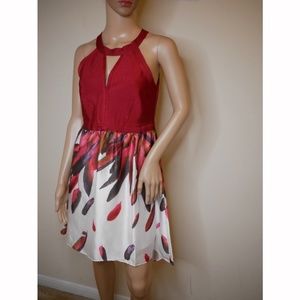 Size: Large Red Wow Couture Mock Neck Sleeveless Floral Dress with Zipper Back